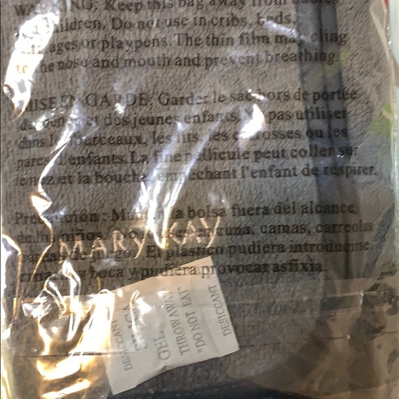 Clearproof Charcoal Mask Bundle w/ Towel - Picture 4 of 9